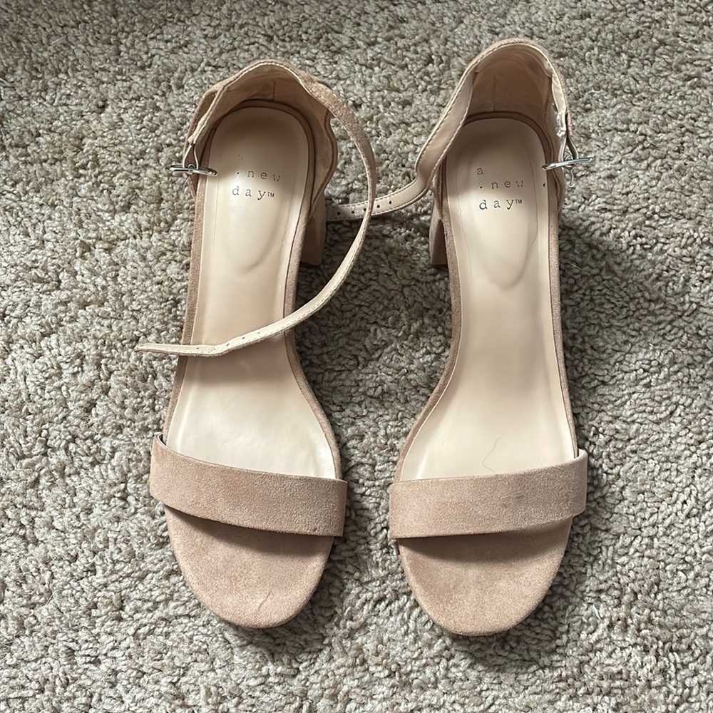 Tan block heel